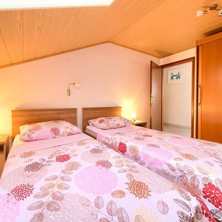 Apartment Mladen Крк Экстерьер фото