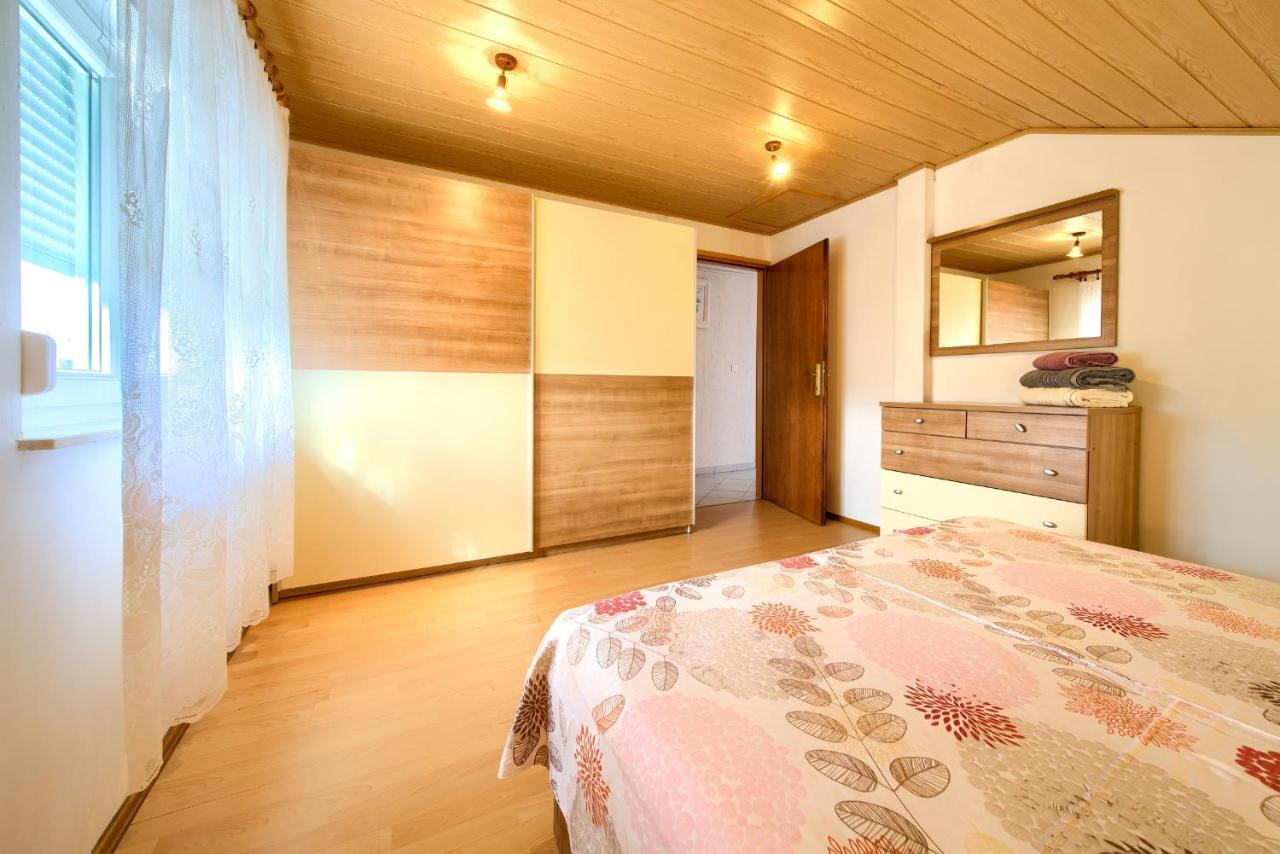 Apartment Mladen Крк Экстерьер фото
